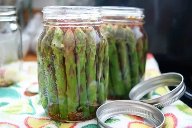 Canned asparagus: useful properties, how to pickle