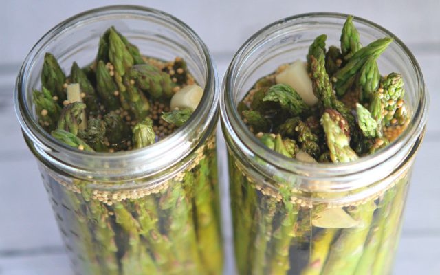 Canned asparagus: useful properties, how to pickle