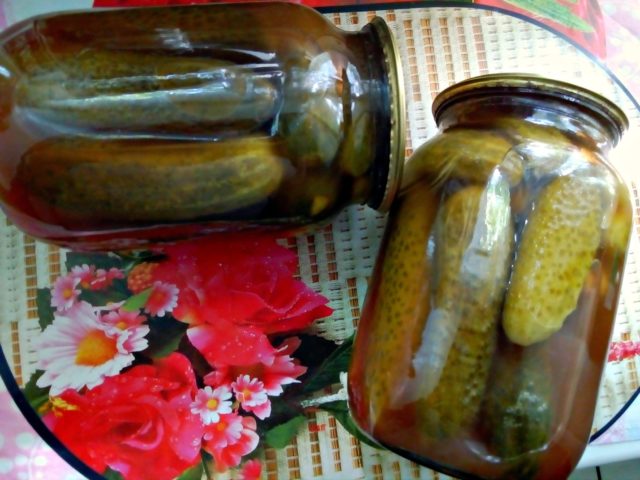 Canned cucumbers with chili ketchup for the winter: pickling and pickling recipes per liter jar