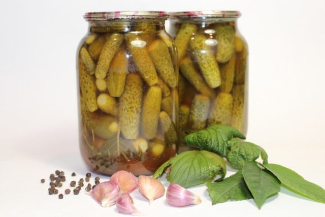 Canned cucumbers with chili ketchup for the winter: pickling and pickling recipes per liter jar