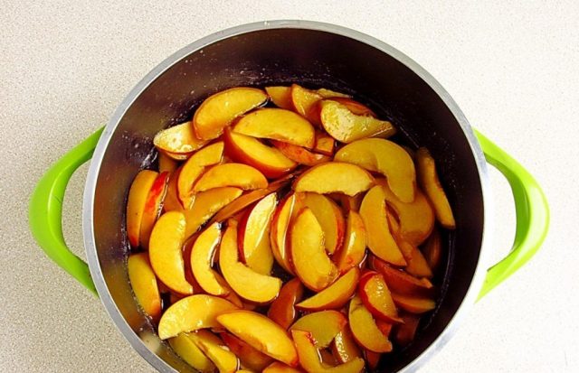 Canned peaches in syrup for the winter