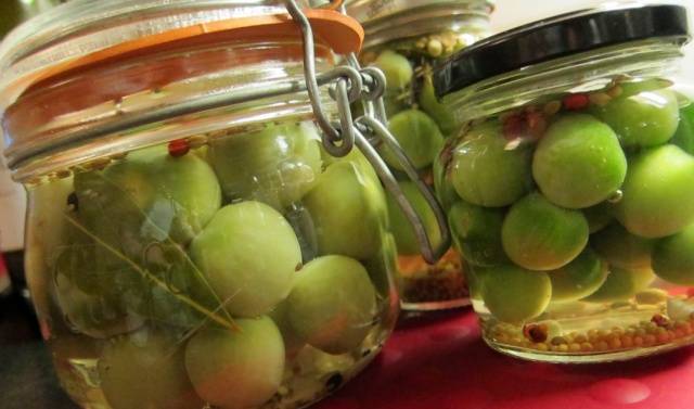 Canning green tomatoes for the winter without sterilization 