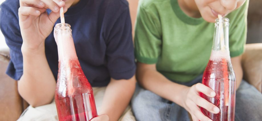 Carbonated drinks containing caffeine harm children