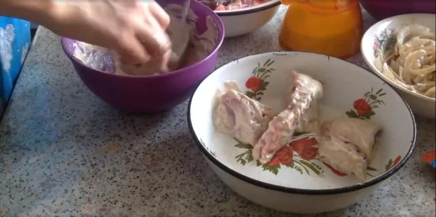 Carp in the oven in foil: whole, slices, steaks, fillets