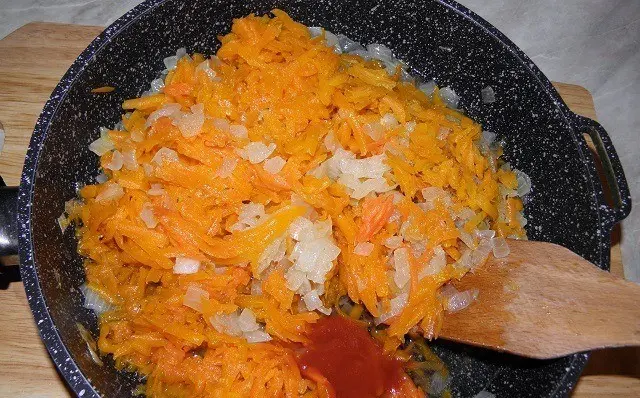 Caviar from carrots and onions for the winter