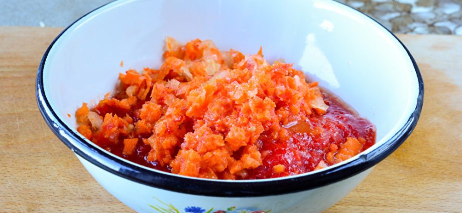 Caviar from carrots and onions for the winter