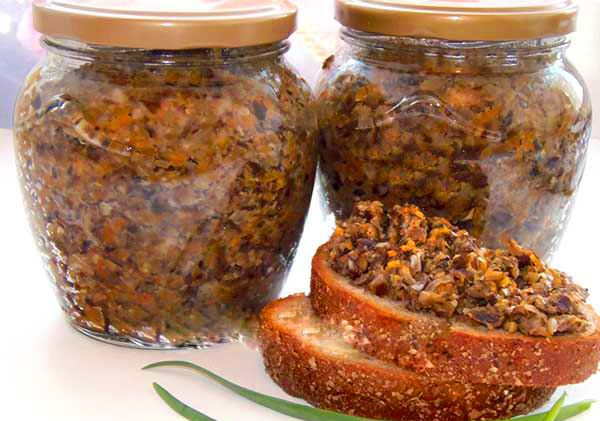 Caviar from mushrooms for the winter: simple step-by-step recipes with carrots, garlic, onions and tomatoes + photo