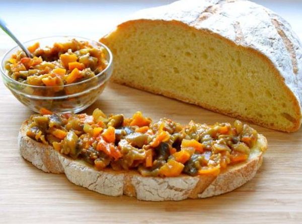 Caviar from mushrooms for the winter: simple step-by-step recipes with carrots, garlic, onions and tomatoes + photo