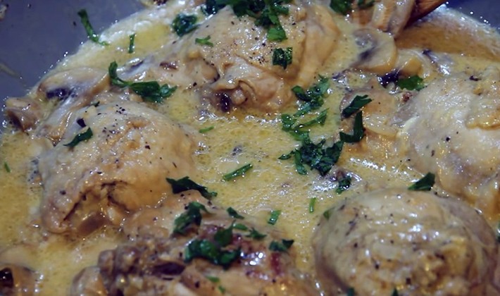 Champignon dish with chicken and cheese