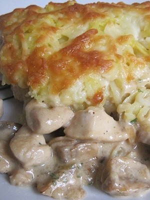 Champignon dish with chicken and cheese