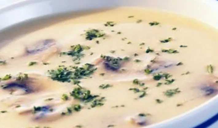 Champignon dishes with melted cheese