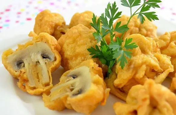 Champignon mushrooms in batter: how to cook in a pan and deep-fried, recipes with photos