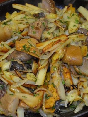 Champignons with potatoes: delicious recipes