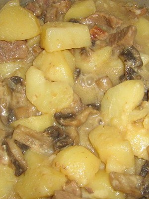 Champignons with potatoes: delicious recipes