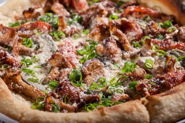 Chanterelle pizza: recipes with photos