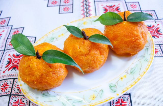 Cheese appetizer Tangerines: spicy, from carrots