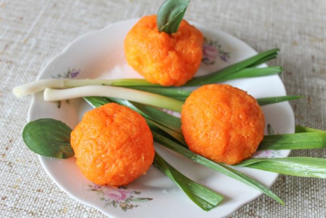 Cheese appetizer Tangerines: spicy, from carrots