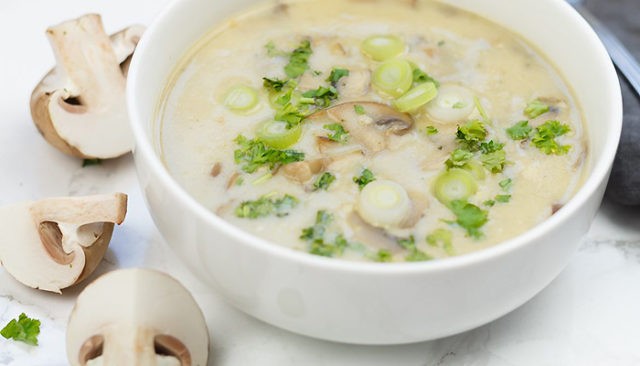 Cheese soup with champignons: recipes with processed cheese from fresh, canned, frozen mushrooms