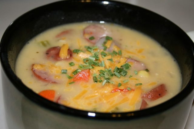 Cheese soup with champignons: recipes with processed cheese from fresh, canned, frozen mushrooms