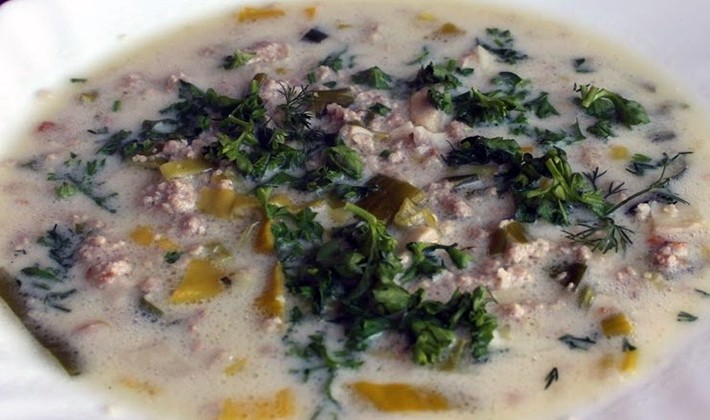 Cheese soups with champignons: first course recipes