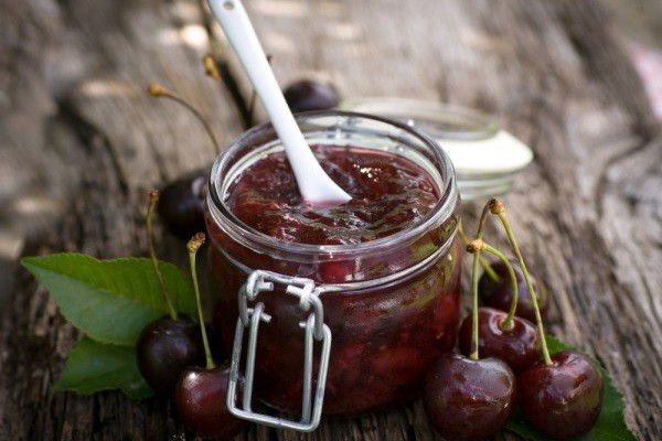 Cherries in syrup for the winter