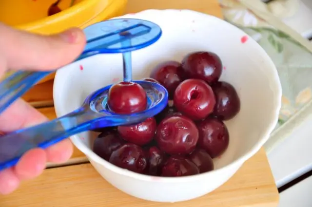 Cherries in syrup for the winter: without sterilization, for cake, pitted and with pits