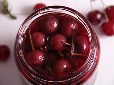 Cherries in their own juice: pitted, pitted, recipes for winter preparations