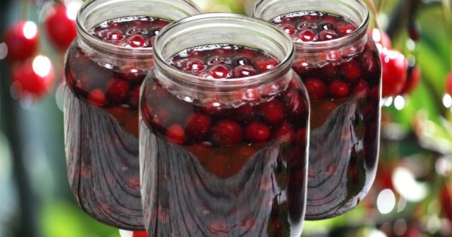 Cherries in their own juice: pitted, pitted, recipes for winter preparations