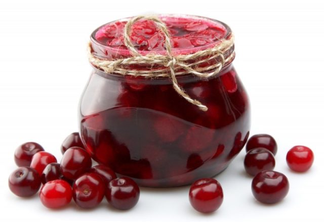 Cherries in their own juice: pitted, pitted, recipes for winter preparations