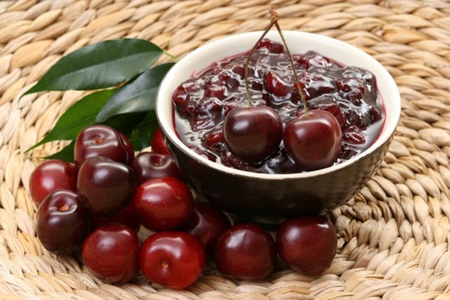 Cherry and sweet cherry jam: recipes for the winter