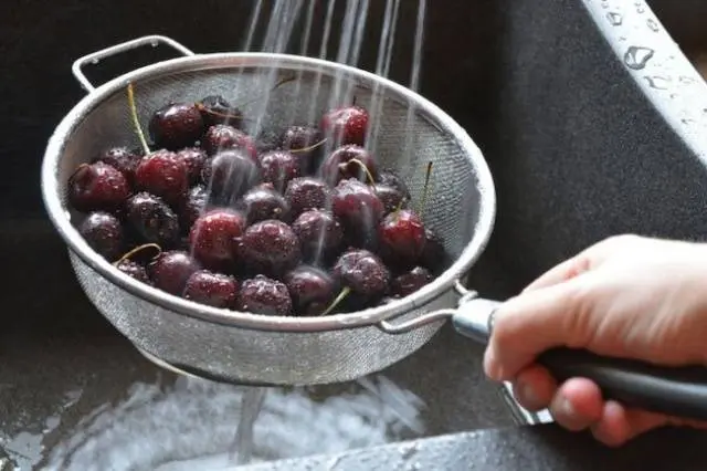 Cherry compote: recipes for the winter in jars