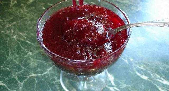 Cherry confit (confiture): recipes for cake, for cupcakes from fresh and frozen berries