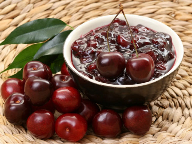 Cherry confit (confiture): recipes for cake, for cupcakes from fresh and frozen berries