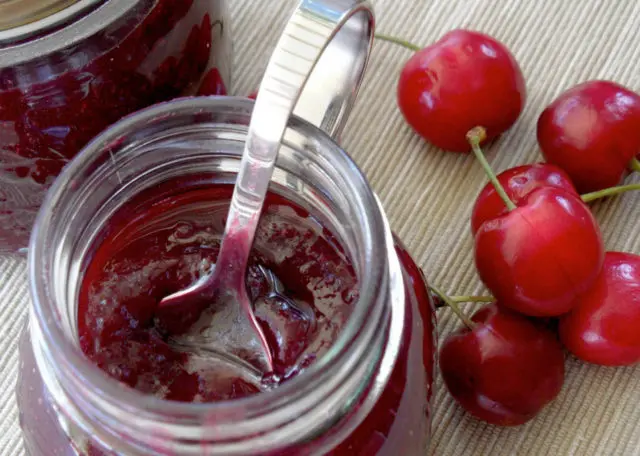 Cherry confit (confiture): recipes for cake, for cupcakes from fresh and frozen berries