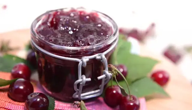 Cherry confit (confiture): recipes for cake, for cupcakes from fresh and frozen berries