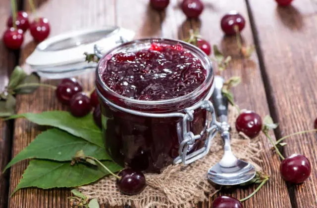 Cherry confit (confiture): recipes for cake, for cupcakes from fresh and frozen berries