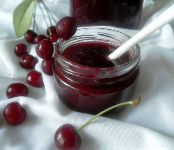 Cherry confiture and jelly