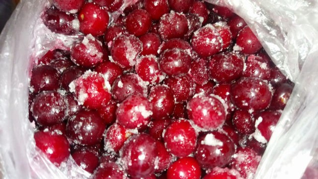 Cherry Five Minute (5-minute) with pits: quick and tasty jam recipes