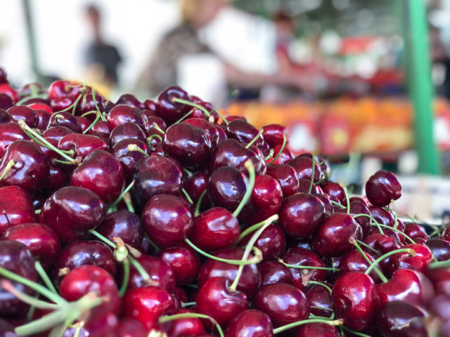 Cherry Hutoryanka: variety description, photos, reviews, pollinators