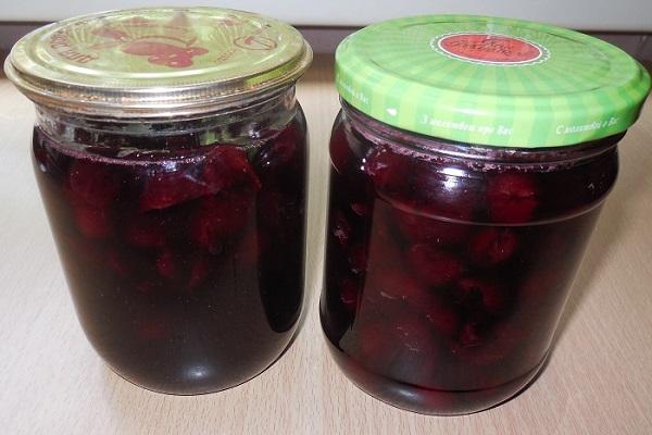 Cherry jam for the winter with a bone: recipes for cooking from fresh and frozen berries, benefits and harms