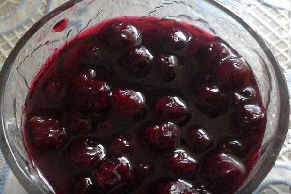 Cherry jam for the winter with a bone: recipes for cooking from fresh and frozen berries, benefits and harms