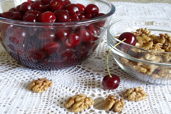 Cherry jam: recipes for the winter at home with pectin, gelatin