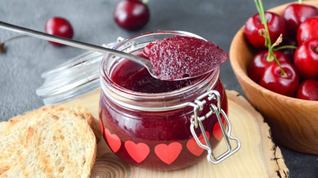 Cherry jam: recipes for the winter with gelatin