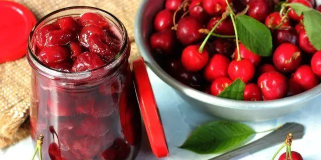 Cherry jam with and without pits