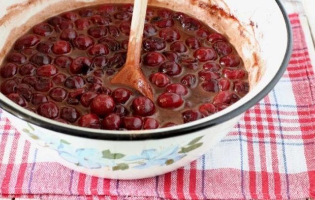 Cherry jam with pitted gelatin, with pits: the best recipes for the winter