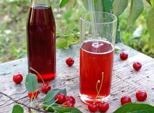 Cherry juice for the winter: simple recipes