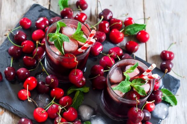 Cherry juice for the winter: simple recipes