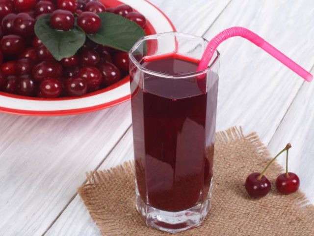 Cherry juice for the winter: simple recipes