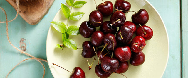 Cherry juice for the winter: simple recipes