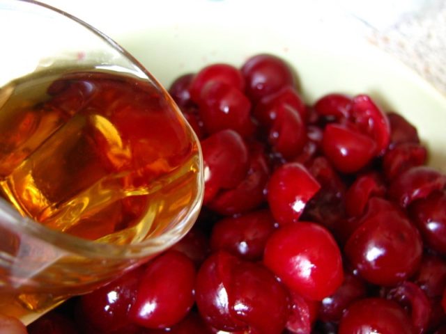 Cherry on cognac: do-it-yourself recipes at home from fresh, frozen, dried berries